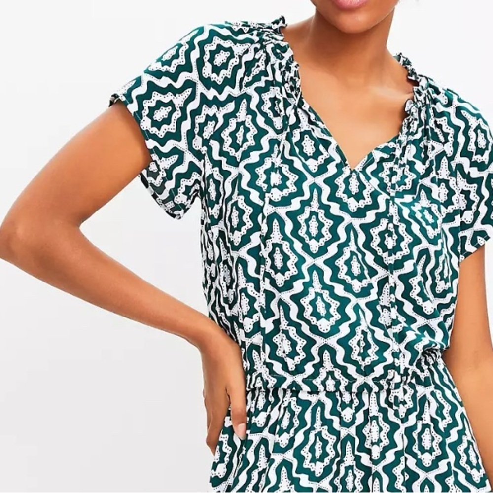 Loft NWT green/white bubble top, large